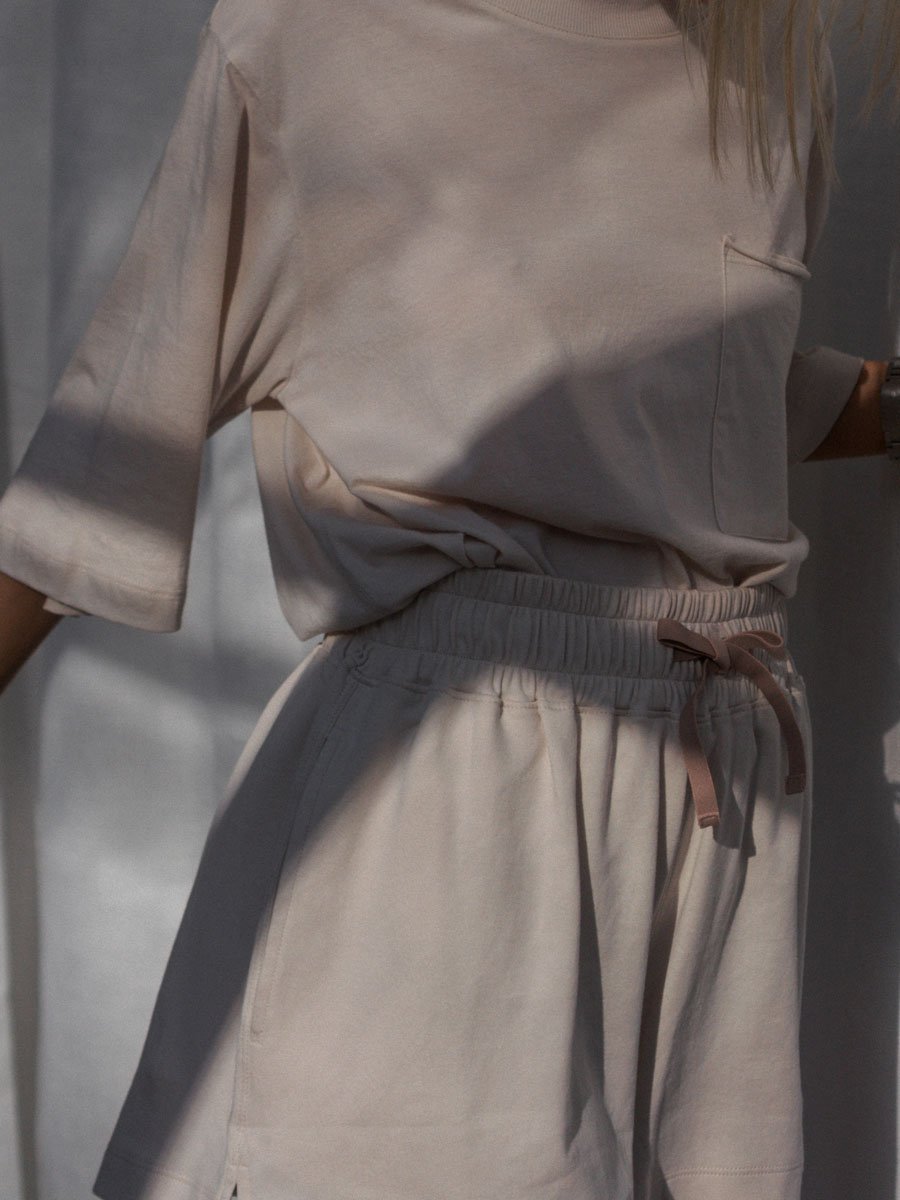 Traje casual de manga corta y pantalones cortos de color liso para mujer