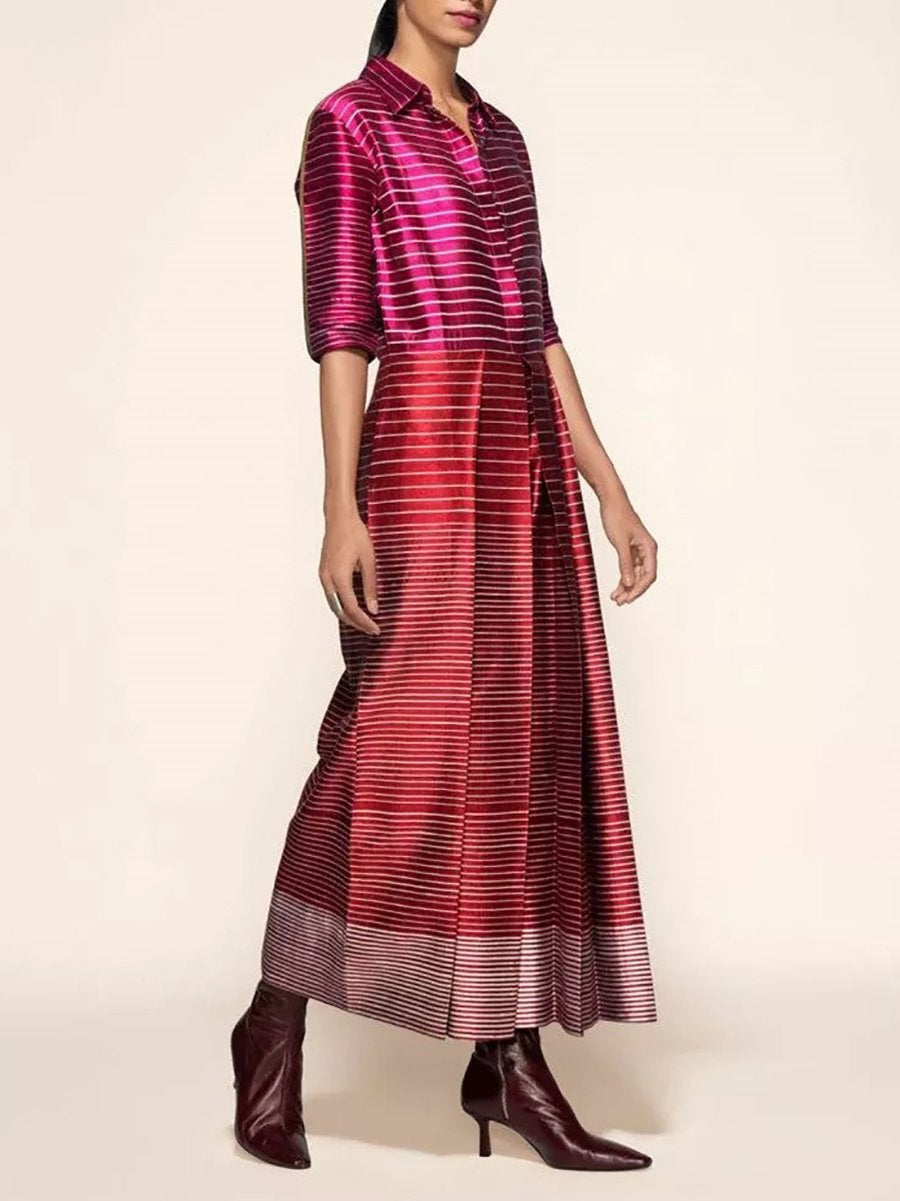 Elegante mono estampado de manga media con escote en V